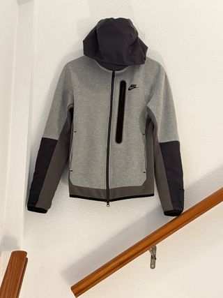 Chaqueta Nike Tech Full Zip Gris y Negra XS/S