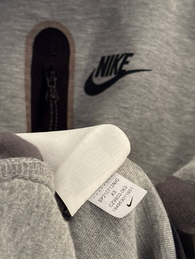 Chaqueta Nike Tech Full Zip Gris y Negra XS/S