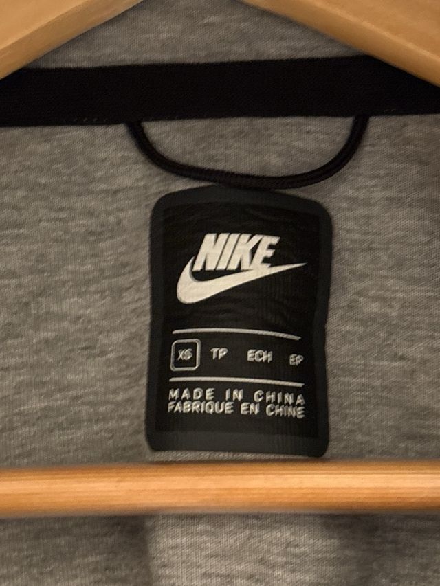Chaqueta Nike Tech Full Zip Gris y Negra XS/S