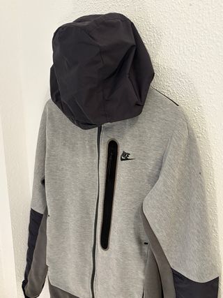 Chaqueta Nike Tech Full Zip Gris y Negra XS/S