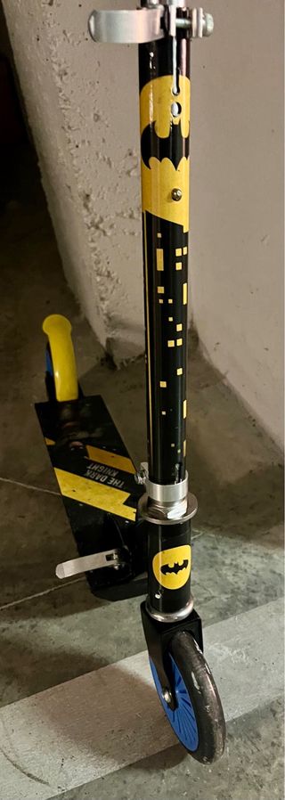 Patinete infantil Batman ( apenas uso )