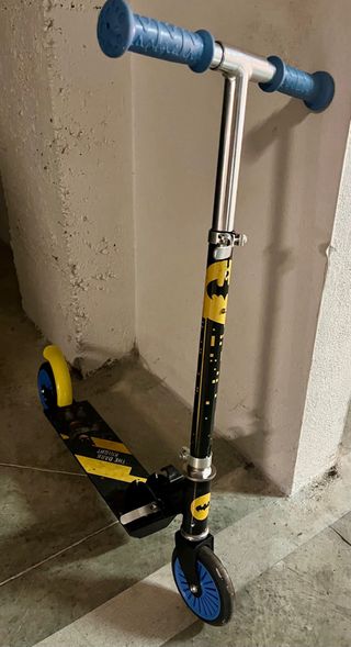 Patinete infantil Batman ( apenas uso )