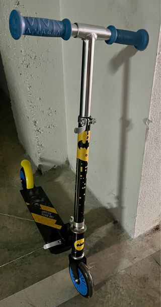 Patinete infantil Batman ( apenas uso )