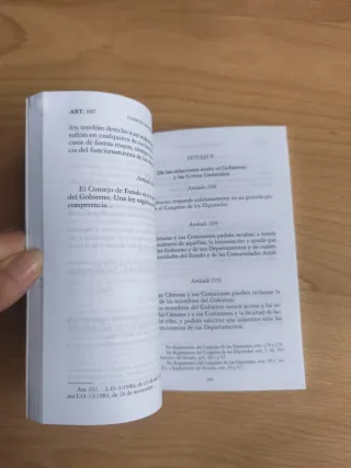 Constitucion espanola / Spanish Constitution (D...