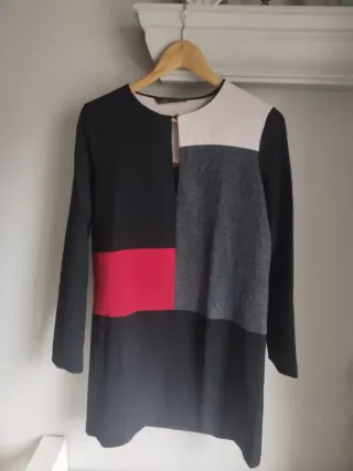 Vestido Zara bloques color negro, beige y rojo