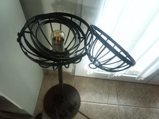 Lampada in ferro battuto a forma di sfera dell'universo