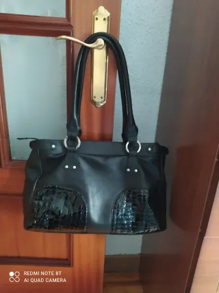 Bolso de piel negro Yanko