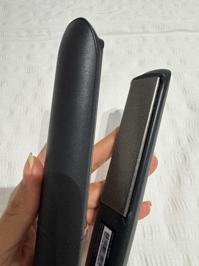 Plancha GHD Gold Negra con Gris Titanio