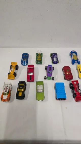 Lote de 18 coches Hot Wheels
