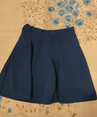 Dos faldas de vuelo elásticas.