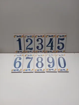 Números de cerámica decorados
