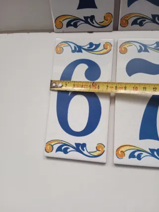 Números de cerámica decorados