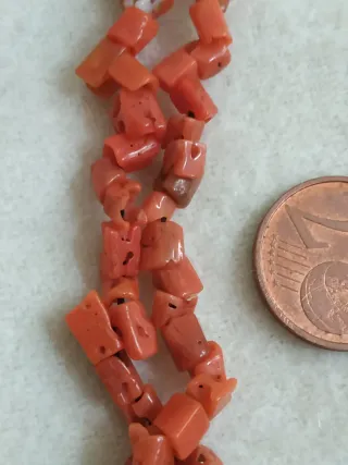 Collar de coral naranja y rojo