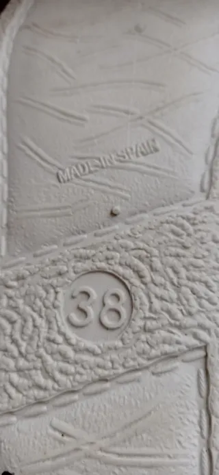 Zuecos de piel blancos