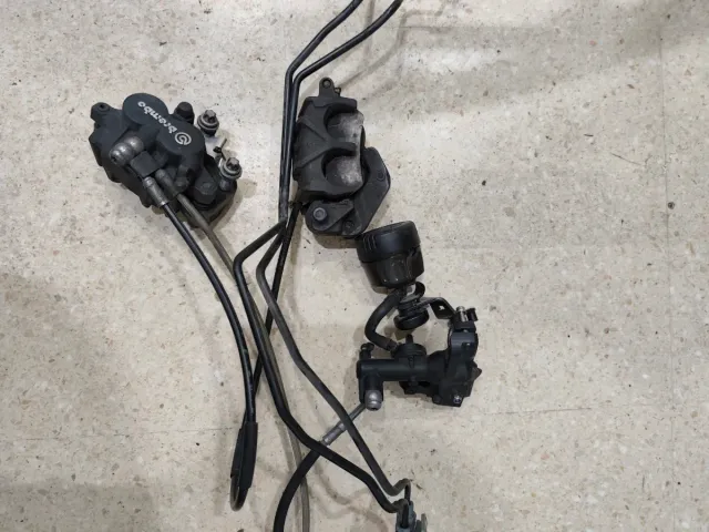 Pinza y bomba freno F800GS Brembo