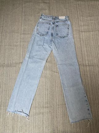 Pantalón vaquero azul claro