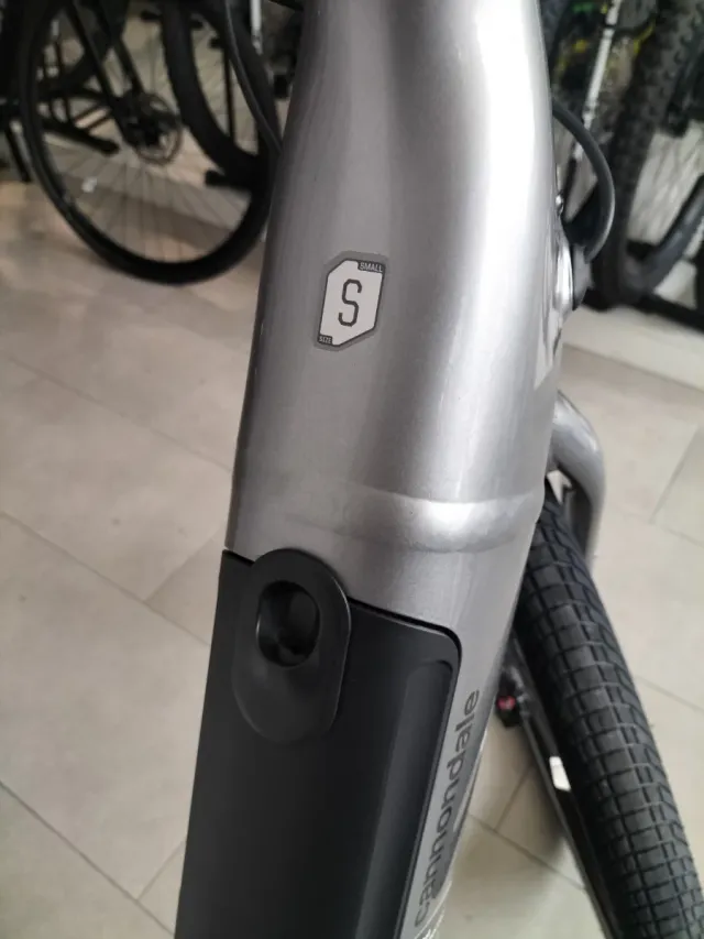 Bicicleta Eléctrica Cannondale Adventure Neo 4