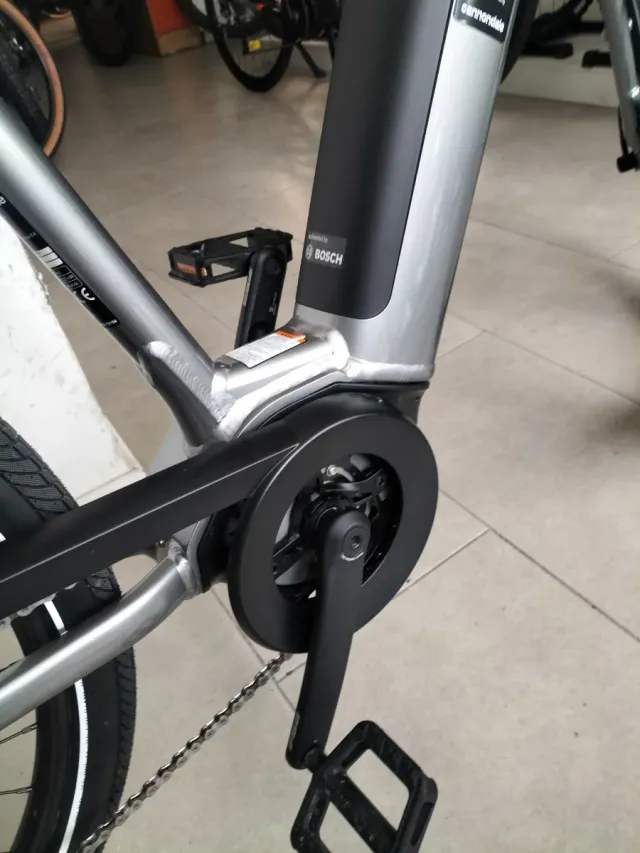 Bicicleta Eléctrica Cannondale Adventure Neo 4