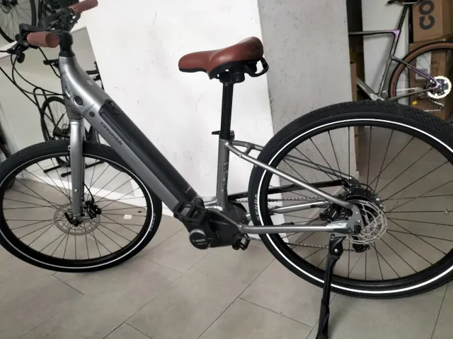 Bicicleta Eléctrica Cannondale Adventure Neo 4