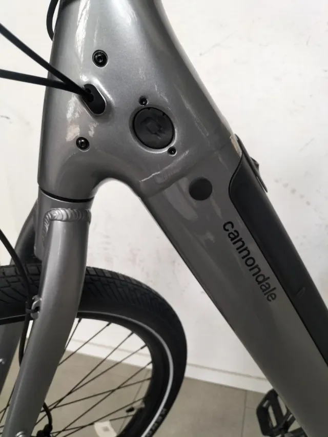 Bicicleta Eléctrica Cannondale Adventure Neo 4