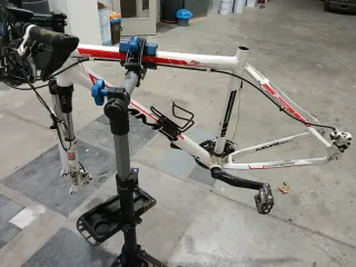 Cuadro MMR Blanco CON ROJO