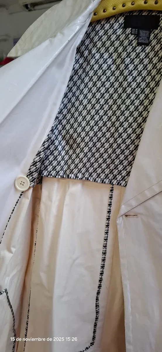 Gabardina bege/branca da primeira loja de Za