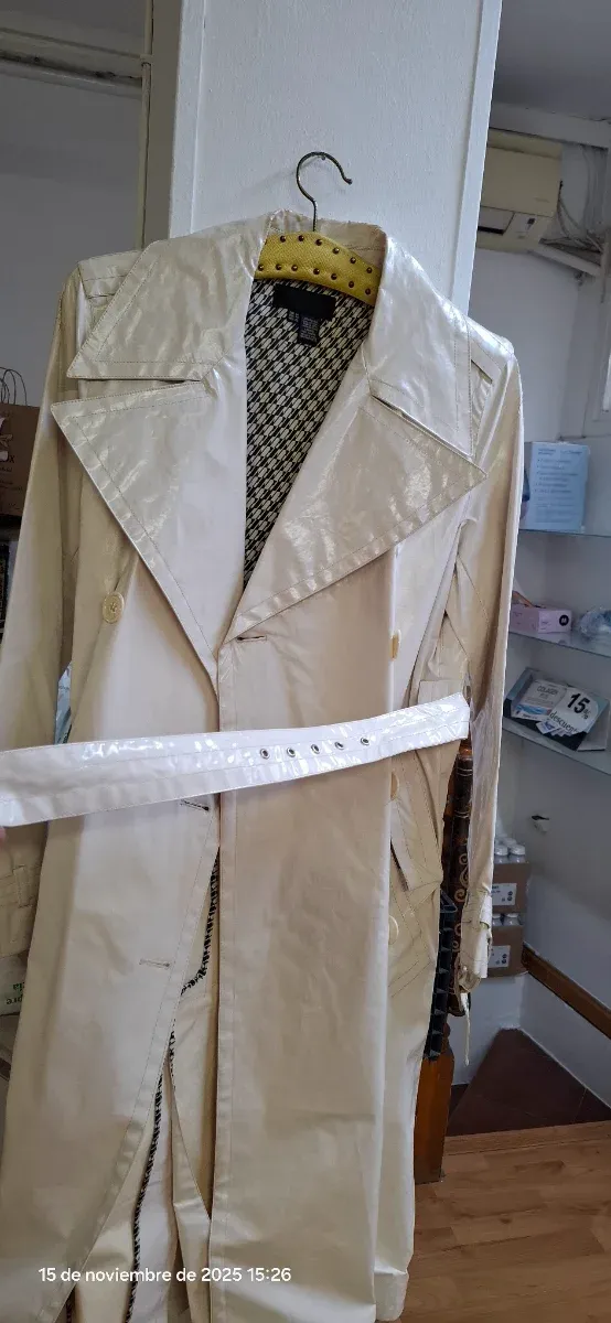 Gabardina bege/branca da primeira loja de Za