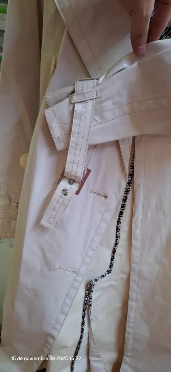 Gabardina bege/branca da primeira loja de Za