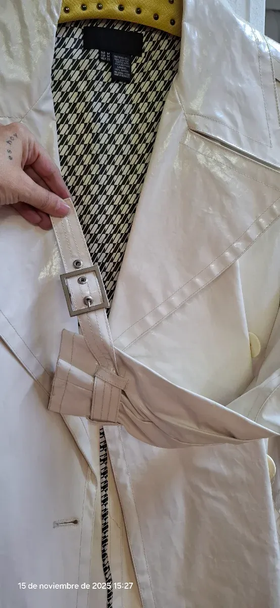 Gabardina bege/branca da primeira loja de Za