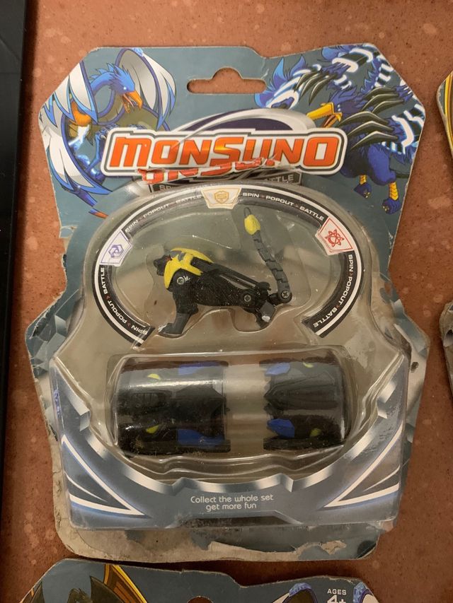 4 Juguetes Monsuno