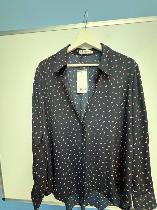 Camisa Mango Estampada Negra y Rosa