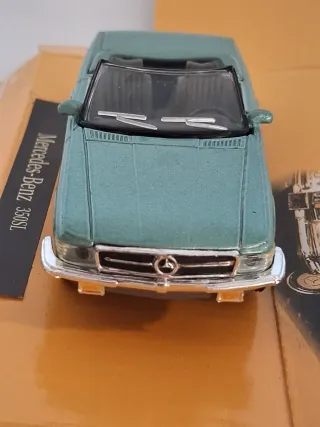 Mercedes-Benz 350 SL New Ray scala 1:43. Nuova.
