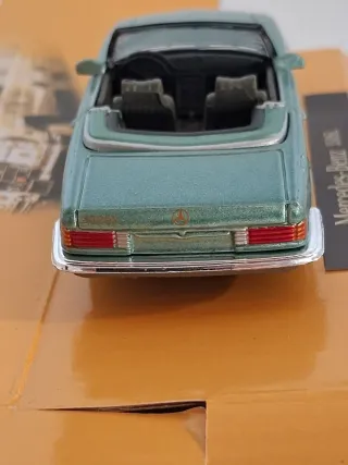 Mercedes-Benz 350 SL New Ray scala 1:43. Nuova.