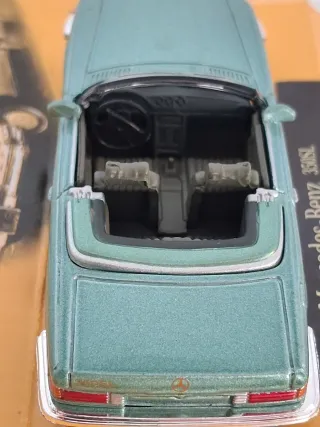Mercedes-Benz 350 SL New Ray scala 1:43. Nuova.