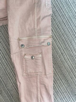 Pantalón cargo rosa flare