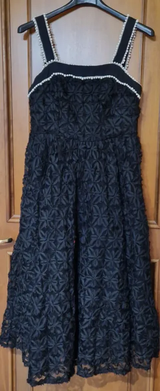 Abito da cerimonia nero con perle