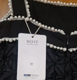 Abito da cerimonia nero con perle