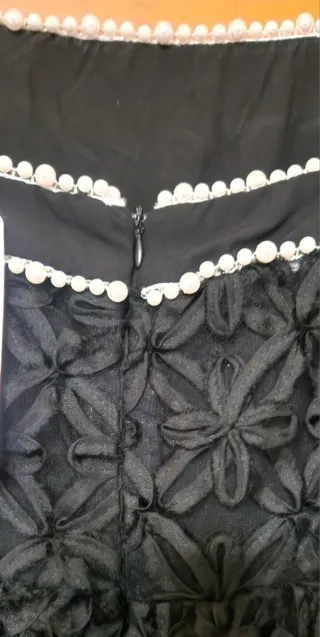 Abito da cerimonia nero con perle