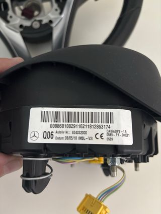 Volante Mercedes-Benz Negro con su Airbag.