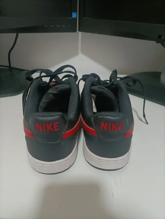 Nike Court Vision Low Rojas y Negras