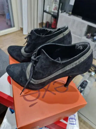 Scarpe scamosciate tacco alto nere