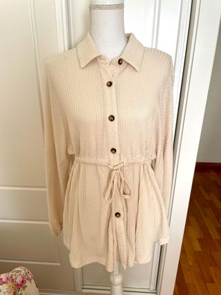 Sobrecamisa Crema Lazo Punto Gofre Talla L