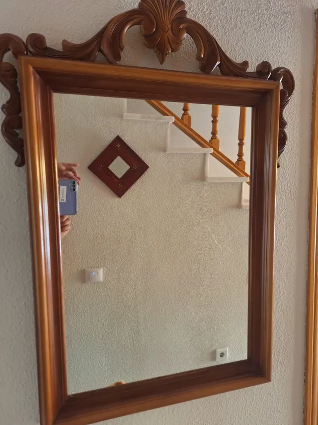 Entradita clásica de madera y mármol