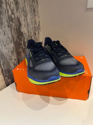 Nike Vomero 17 Talla 41 Azul/Amarillo