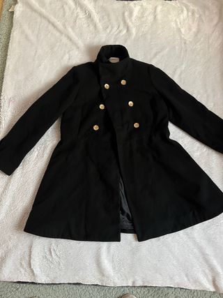 Cappotto Camomilla nero con bottoni dorati