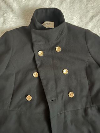 Cappotto Camomilla nero con bottoni dorati