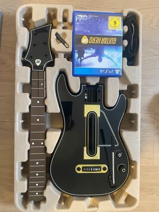 Guitar Hero Live PS4 con guitarra y juego.