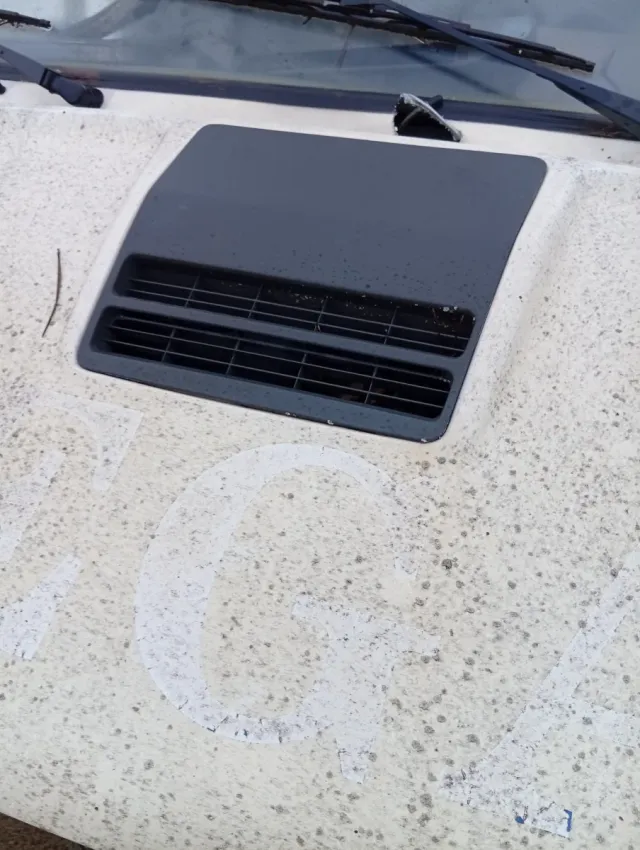 Rejilla toma de aire capó Iveco Daily