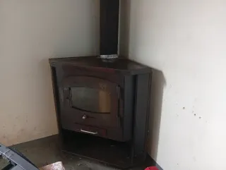 Chimenea de hierro rinconera negra