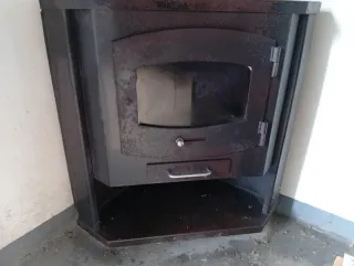 Chimenea de hierro rinconera negra